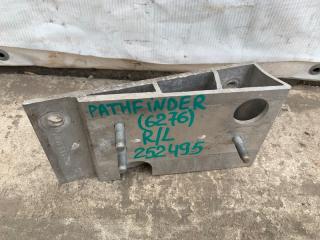 Кронштейн усилителя заднего бампера левый PATHFINDER R52 12-21 2020 R52 3.5
