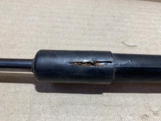 Амортизатор крышки багажника левый TOYOTA PRIUS - 30 09-17 ZVW30 2ZR-FXE