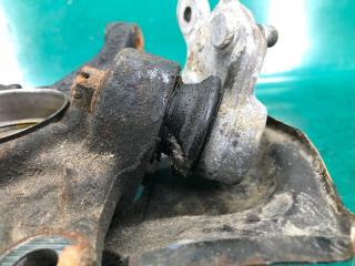 Кулак поворотный правый SOLARA 03-09 2006 Кабриолет 3.3 3MZ-FE