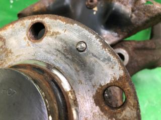 Цапфа задняя левая PASSAT B7 11-15 2012 2.5 CBUA