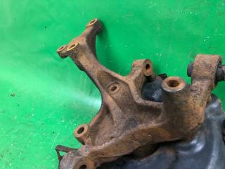 Цапфа задняя левая PASSAT B7 11-15 2012 2.5 CBUA