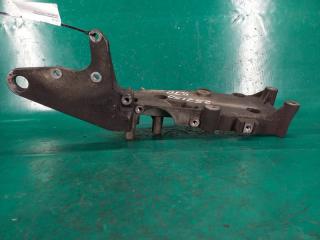 Кронштейн генератора S70 97-00 1999 Седан 2.5