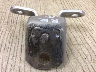 Петля двери верхняя задняя правая SENTRA (B16) 06–12 2012 2.0 MR20DE