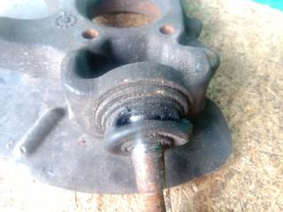 Кулак поворотный левый AVENGER 07-14 2011 JS 3.6 ERB