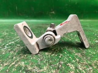 Петля двери нижняя передняя правая VOLKSWAGEN PASSAT B7 11-15 Седан 2.5 CBUA