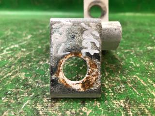 Петля двери нижняя передняя правая PASSAT B7 11-15 2014 Седан 2.5 CBUA