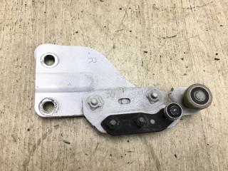 Ролик сдвижной двери верхний правый NV200 USA 13- 2017 M20X 2.0 MR20DE