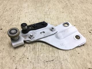 Ролик сдвижной двери верхний правый NISSAN NV200 USA 13- M20X 2.0 MR20DE