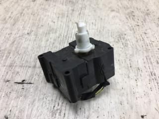 Моторчик заслонки печки PHAETON 02-10