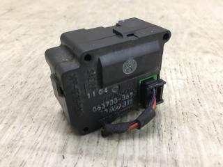 Моторчик заслонки печки VOLKSWAGEN PHAETON 02-10