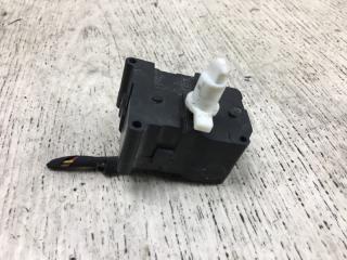 Моторчик заслонки печки VOLKSWAGEN PHAETON 02-10