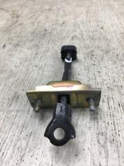 Ограничитель двери передний правый CAMRY 30 02-06 2002 ACV30L 2.4 2AZFE