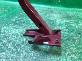 Петля крышки багажника задняя левая IS300 99-05 2000 JCE10L 3.0 2JZGE