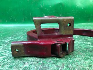 Петля крышки багажника задняя левая IS300 99-05 2000 JCE10L 3.0 2JZGE