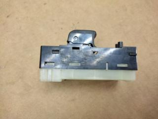 Кнопка стеклоподъемника задняя M35/M45 04-10