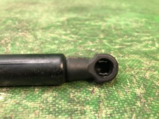 Амортизатор крышки багажника правый NISSAN JUKE 10-19 1.6 MR16DDT