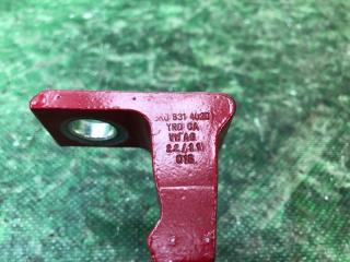 Петля двери нижняя задняя правая JETTA USA 10-17 2011 Седан CBTA 2.5L