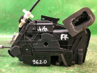 Замок двери передний правый JETTA USA 10-17 2011 Седан CBTA 2.5L