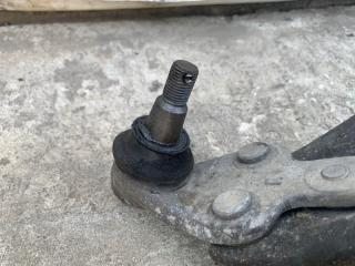 Рычаг передней подвески нижний правый CAMRY 40 06-11 2007 2.4 2AZFXE