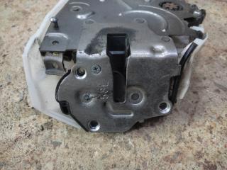 Замок двери боковой задний левый SIENNA 11-16 2013 GSL30 3.5 2GR-FE