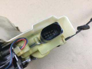 Замок двери передний правый JETTA 05-10 2007 Седан 2.5