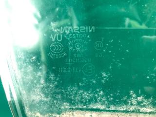 Стекло двери переднее правое NISSAN LEAF 10-17