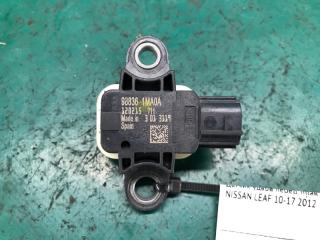 Датчик удара передний правый LEAF 10-17 2012