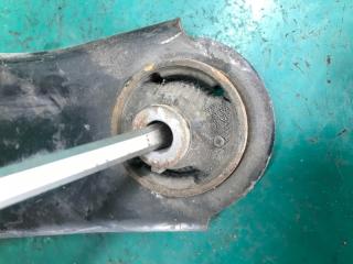 Рычаг передней подвески нижний передний левый LEAF 10-17 2012