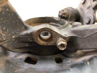 Кулак поворотный передний левый COROLLA 120 00-07