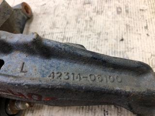 Цапфа задняя левая CAMRY 40 06-11