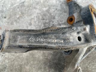 Цапфа правая CAMRY 30 02-06