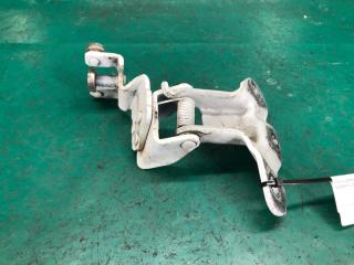 Ролик сдвижной двери средний левый NV200 USA 13- 2018 2.0 MR20DE