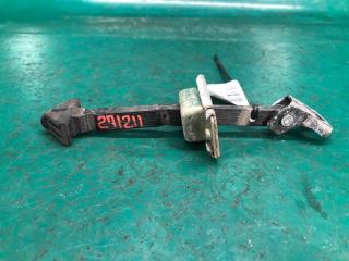 Ограничитель двери передний левый MAZDA 3 BK 03-08 2006 Б/У Ограничитель двери передний левый MAZDA 3 BK 03-08 2006