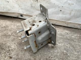 Кронштейн усилителя заднего бампера левый QUEST S 11-17 2014 Минивен E52 3.5