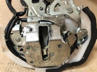 Замок двери боковой задний правый QUEST S 11-17 2014 Минивен E52 3.5