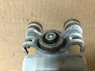 Ролик сдвижной двери средний правый QUEST S 11-17 2014 Минивен E52 3.5