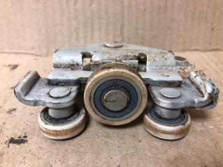 Ролик сдвижной двери нижний левый QUEST S 11-17 2014 Минивен E52 3.5