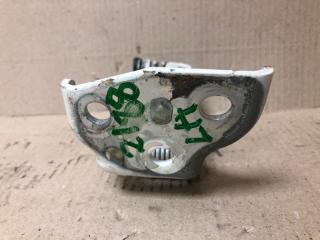 Ролик сдвижной двери средний левый QUEST S 11-17 2014 Минивен E52 3.5