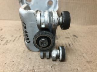 Ролик сдвижной двери средний левый QUEST S 11-17 2014 Минивен E52 3.5