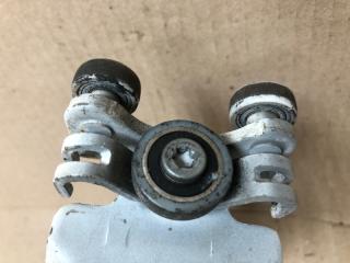 Ролик сдвижной двери средний левый QUEST S 11-17 2014 Минивен E52 3.5