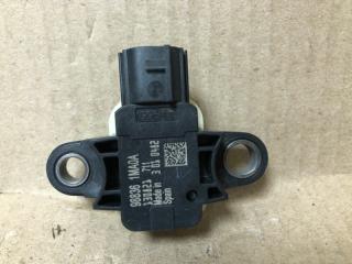 Датчик удара передний левый QUEST S 11-17 2014 Минивен E52 3.5