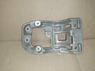 Кронштейн компрессора кондиционера SOLARA 03-09 2004 3.3 3MZFE