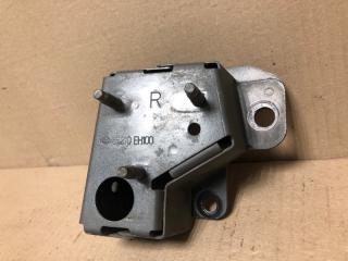 Кронштейн усилителя заднего бампера задний правый INFINITI M35/M45 04-10 3.5 VQ35DE