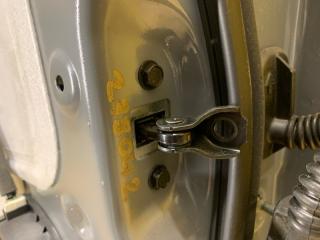 Ограничитель двери задний левый NISSAN LEAF 18-