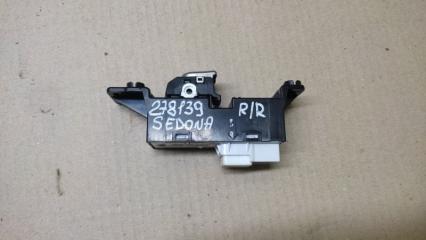 Кнопка стеклоподъемника задняя правая SEDONA 14-18 16 YP 3.3 G6DM