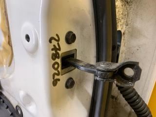 Ограничитель двери задний левый NISSAN LEAF 18-