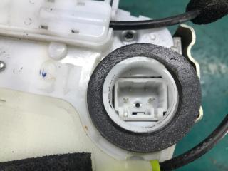 Замок двери задний правый PRIUS - 30 09-17