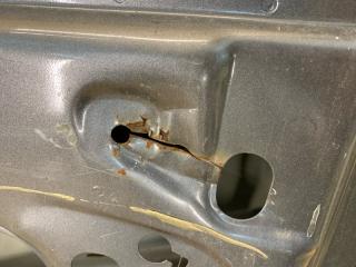 Дверь передняя правая 300 04-10