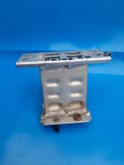 Кронштейн усилителя переднего бампера передний правый TOYOTA PRIUS - 30 09-17