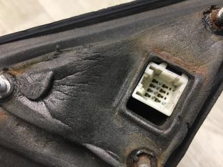 Зеркало левое 300 04-10